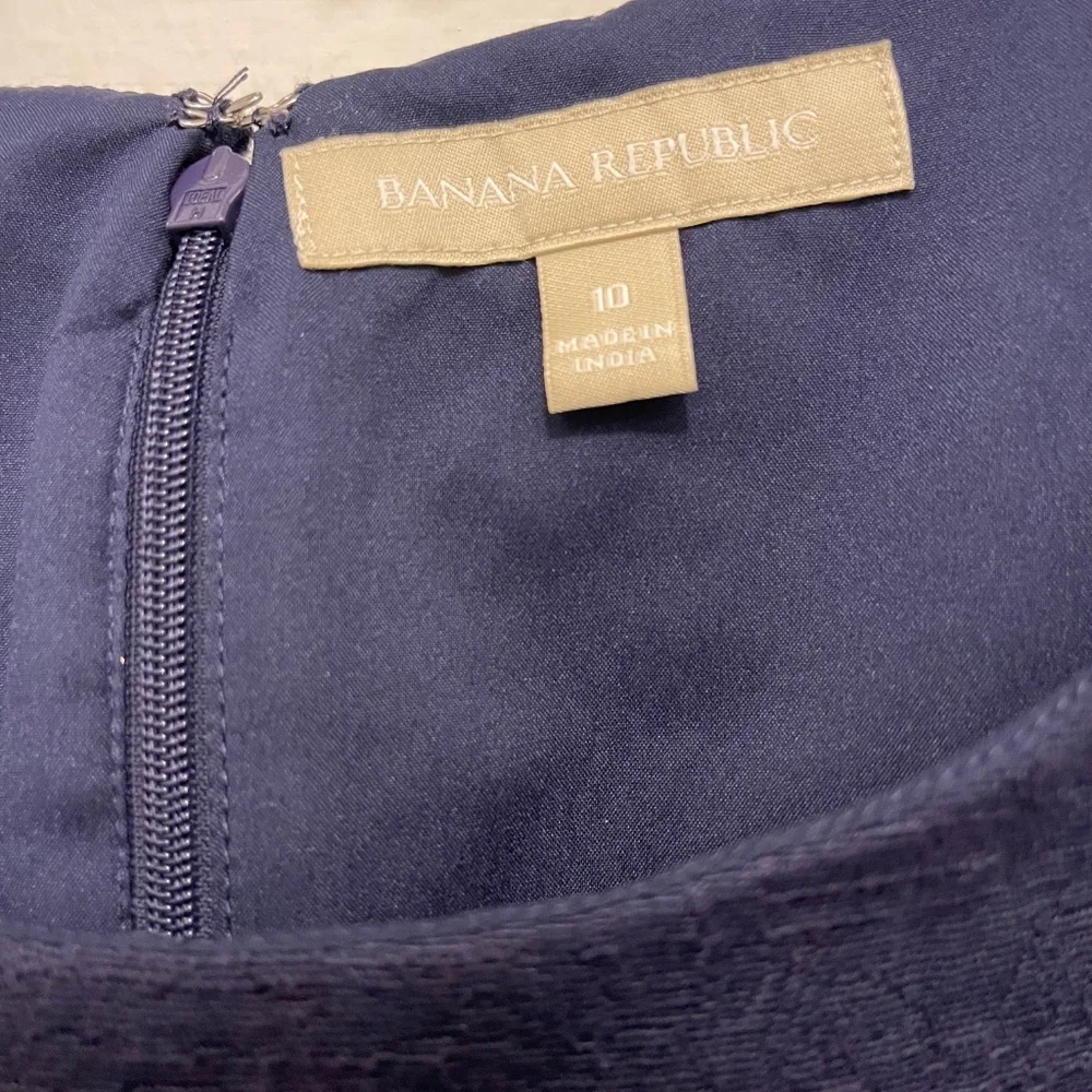 Banana Republic Navy Textured Peplum Shell Top - Picture 2 of 9